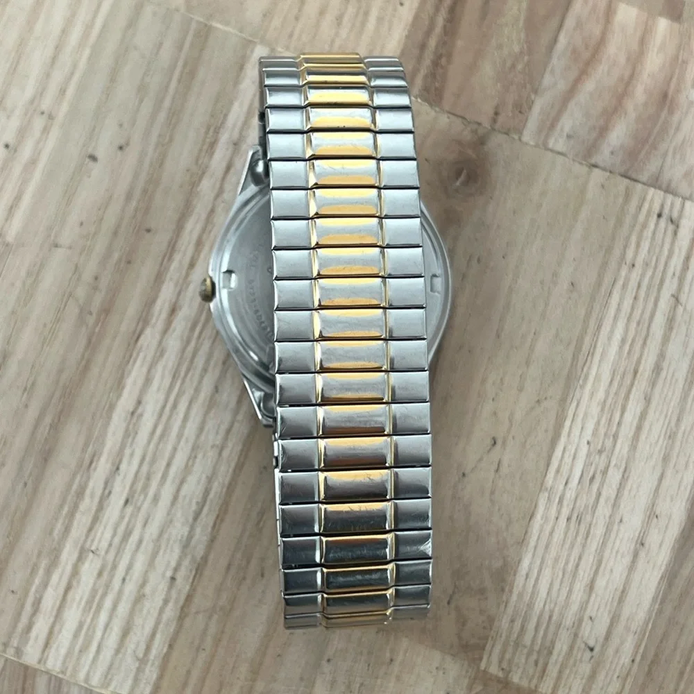 Seiko SQ Vintage Men’s Watch Two-Tone Stretch Bracelet Silver Dial Date Window